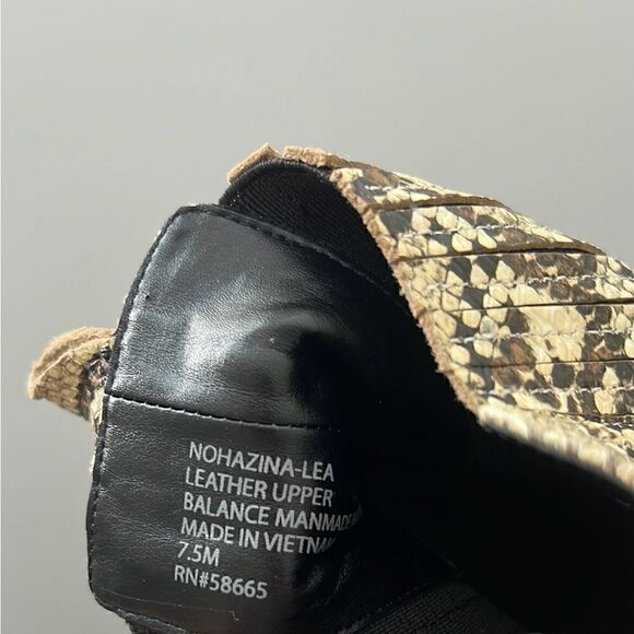 New Nordstrom Nohazina-Lea Caramel Snake Print Heel Ankle Boots Size 7.5 - Picture 3 of 8